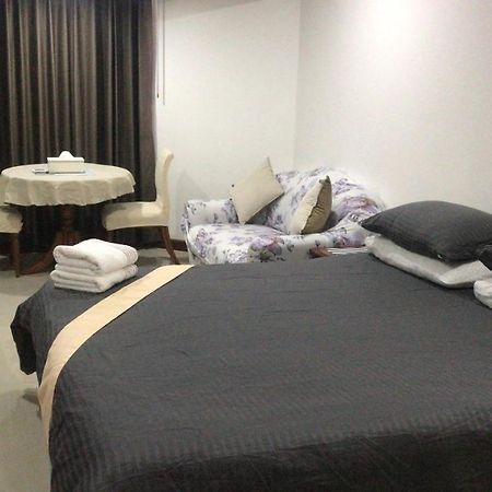Omni Tower Cozy Apartment Near Nana Bts Бангкок Екстер'єр фото