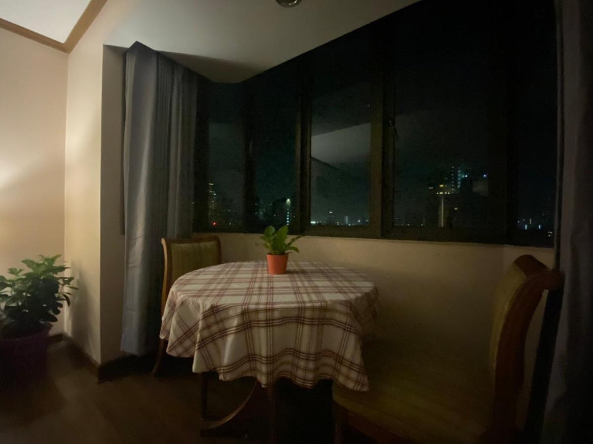 Omni Tower Cozy Apartment Near Nana Bts Бангкок Екстер'єр фото