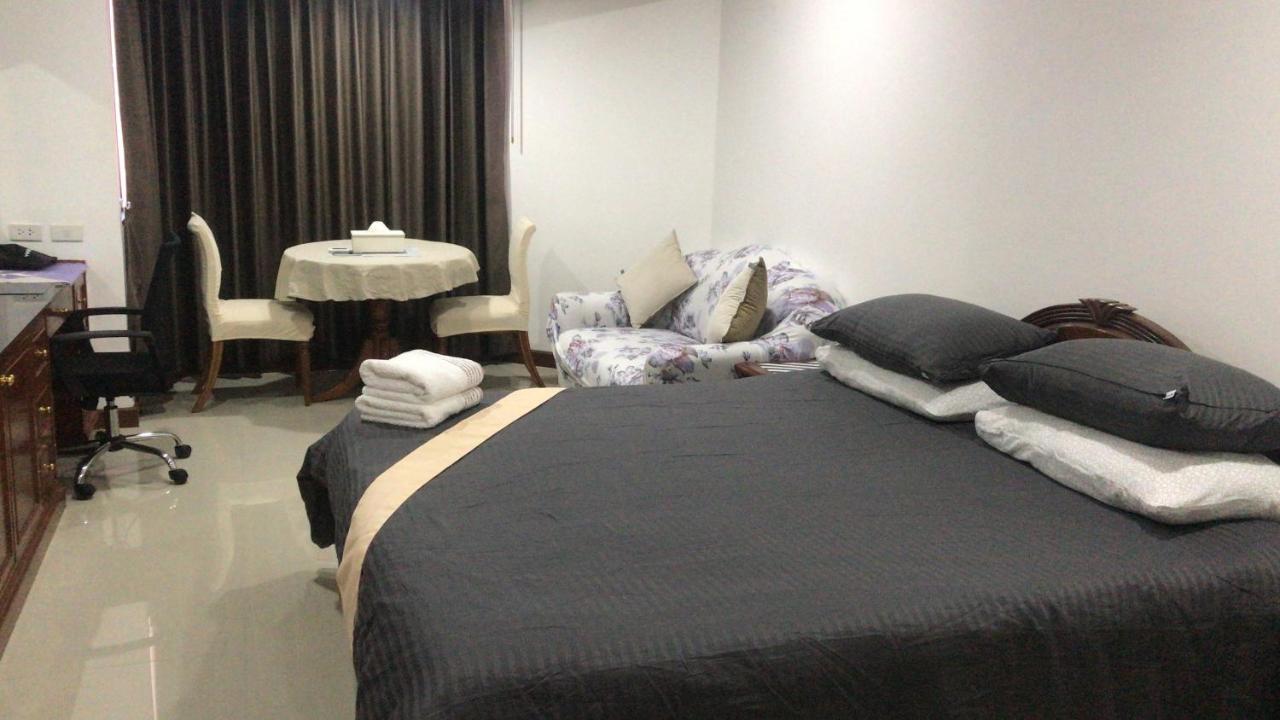 Omni Tower Cozy Apartment Near Nana Bts Бангкок Екстер'єр фото